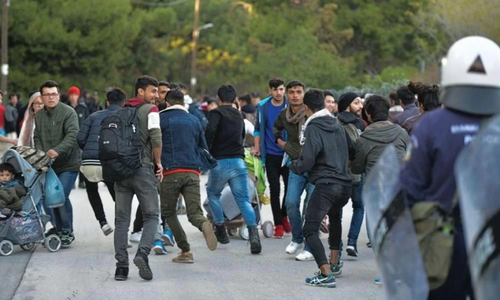 Μας κοροϊδεύει η κυβέρνηση; Οι μετανάστες θα μπαινοβγαίνουν ελεύθερα στο ΚΥΤ στον Έβρο!